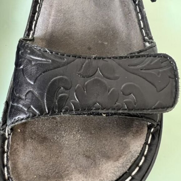 Alegria Verona Sandals Size 37 US 6.5 Black Silver Embossed Leather Sling-Back - Picture 3 of 13